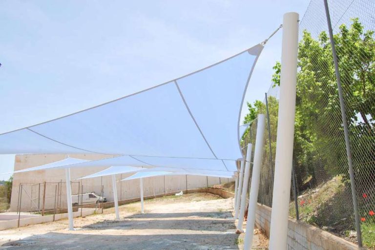 Descubre el toldo vela perfecto para tu oasis en España