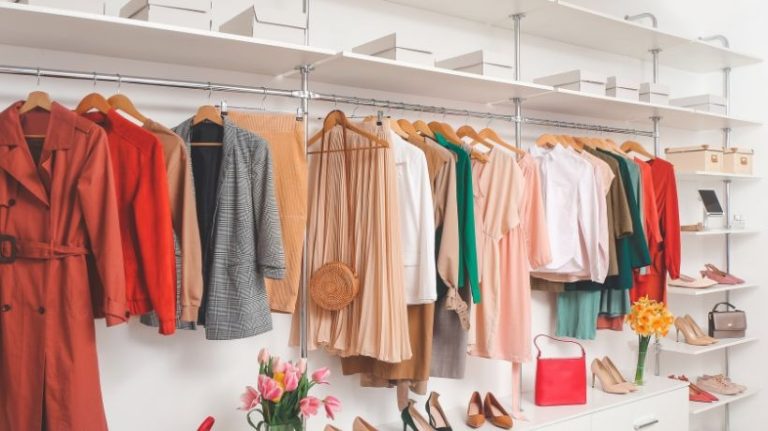 Streamlined picks and packs for coastal retailers Streamlined picks and packs for coastal retailers