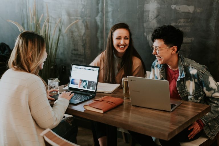 A Practical ATS CV Maker Guide with Free Templates