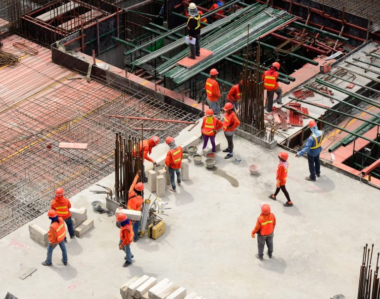 Reliable Crane Support for Industrial Sites