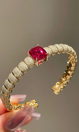 Customized Jewelery that stands out in every moment Customized Jewelery that stands out in every moment