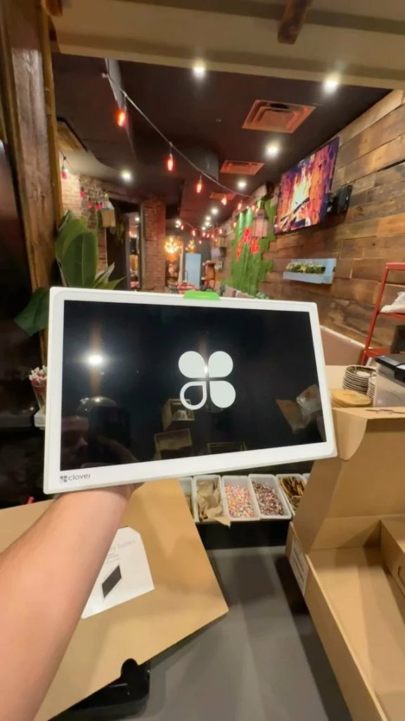Compact Clover Point-of-Sale: A Canadian 4th-Gen Snapshot Compact Clover Point-of-Sale: A Canadian 4th-Gen Snapshot