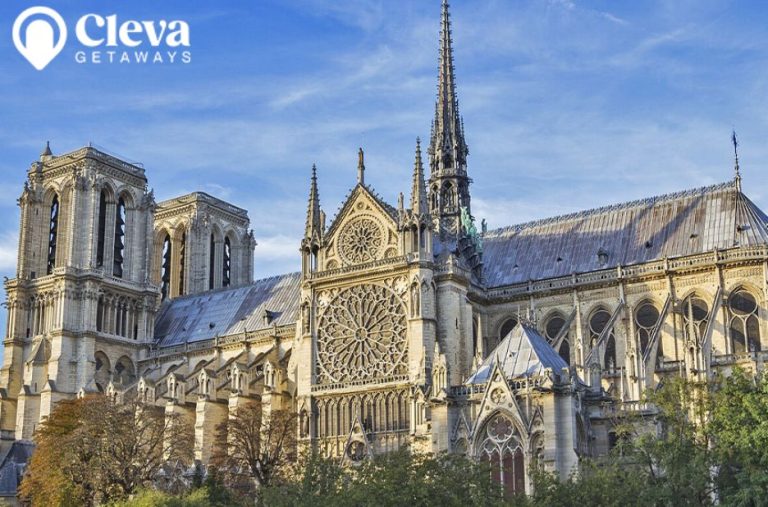 Explore Paris on Guided Walking Tours Outdoors