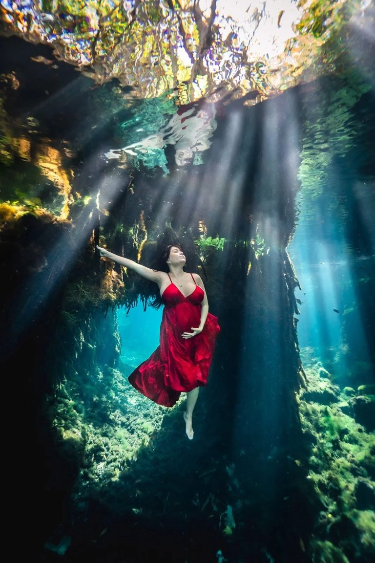 Mastering Underwater Posing: Practical Tips for Stunning Shots Mastering Underwater Posing: Practical Tips for Stunning Shots